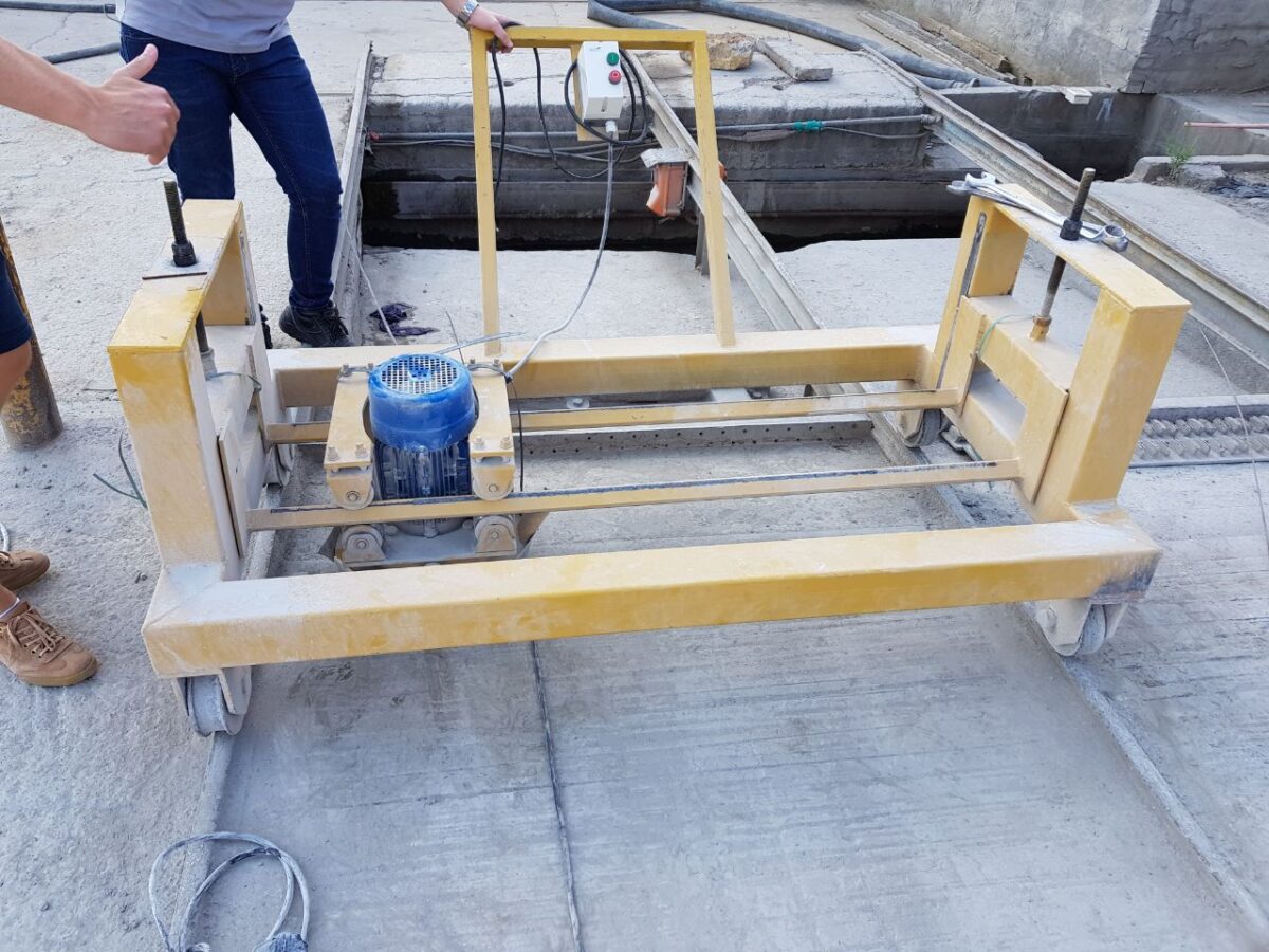 Lintel bed using grinder head